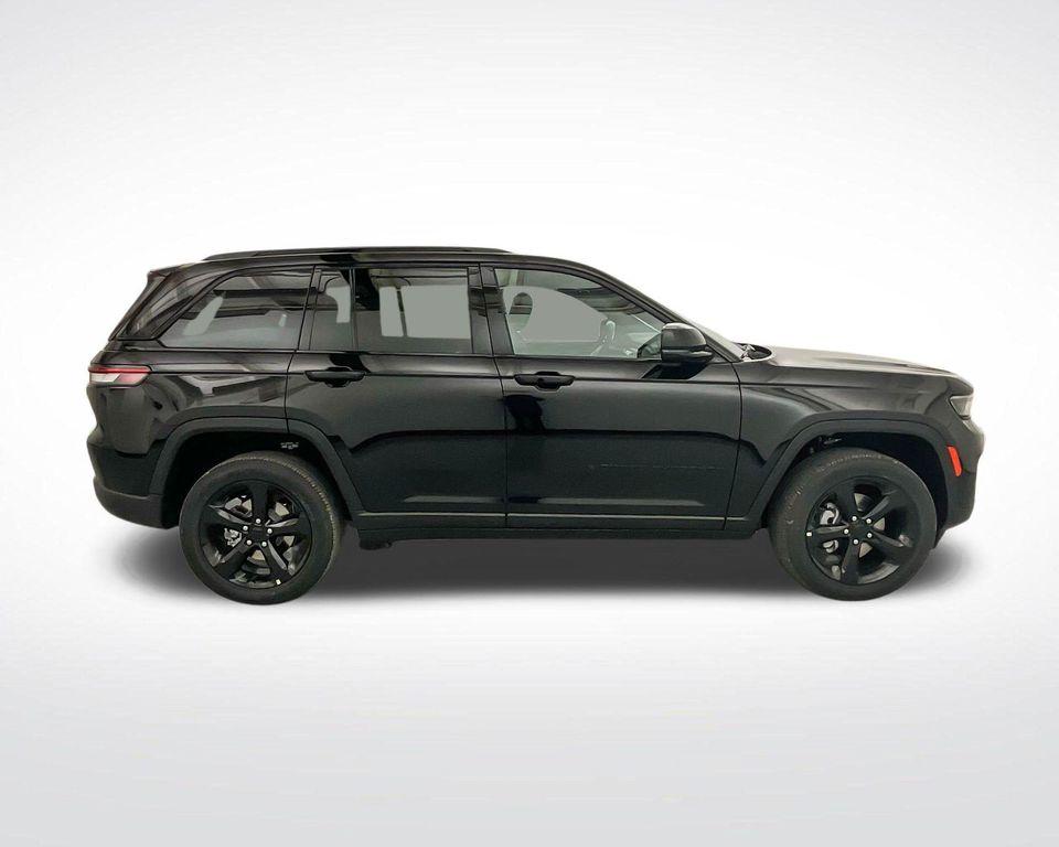 new 2025 Jeep Grand Cherokee car, priced at $42,454