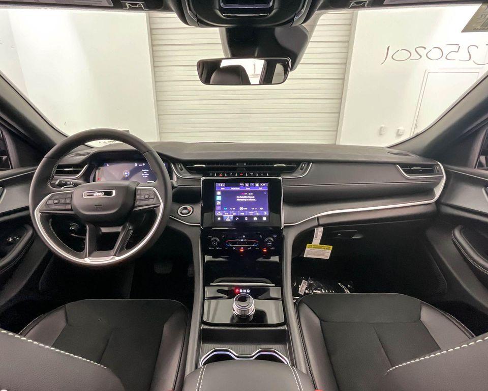 new 2025 Jeep Grand Cherokee car, priced at $42,454