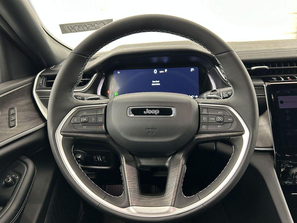 new 2025 Jeep Grand Cherokee car, priced at $42,020