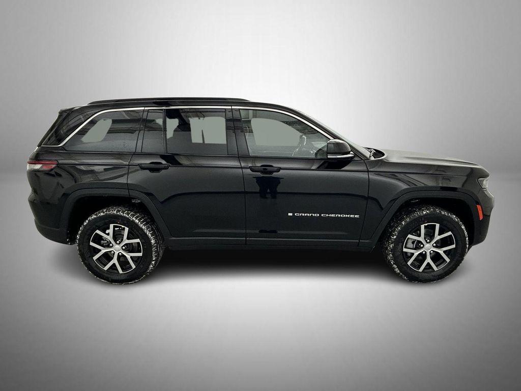 new 2025 Jeep Grand Cherokee car, priced at $42,020