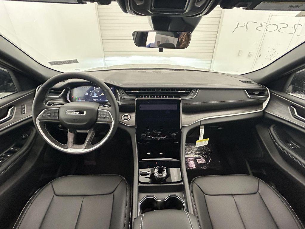 new 2025 Jeep Grand Cherokee car, priced at $42,020