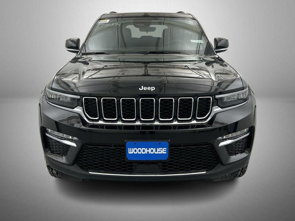 new 2025 Jeep Grand Cherokee car, priced at $42,020