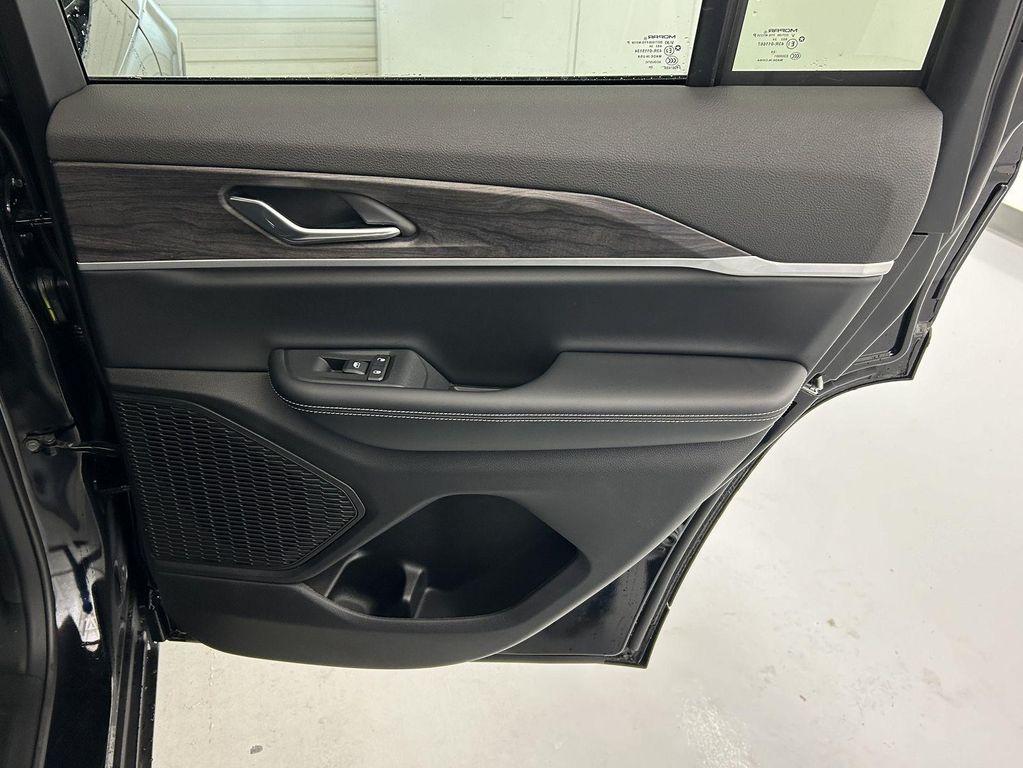 new 2025 Jeep Grand Cherokee car, priced at $42,020