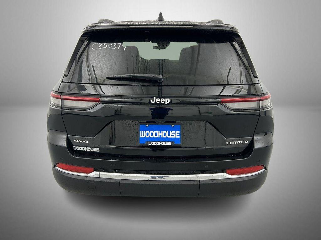 new 2025 Jeep Grand Cherokee car, priced at $42,020