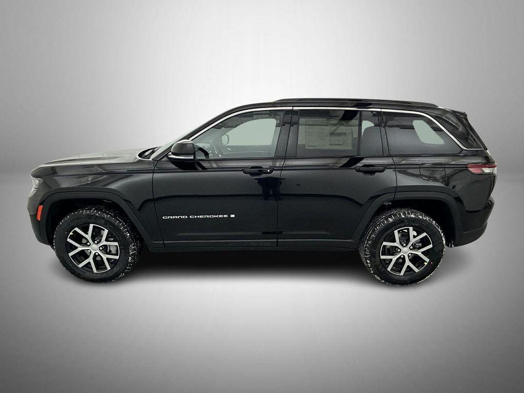 new 2025 Jeep Grand Cherokee car, priced at $42,020