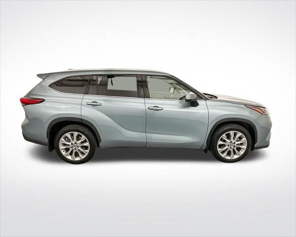 used 2021 Toyota Highlander car, priced at $40,884