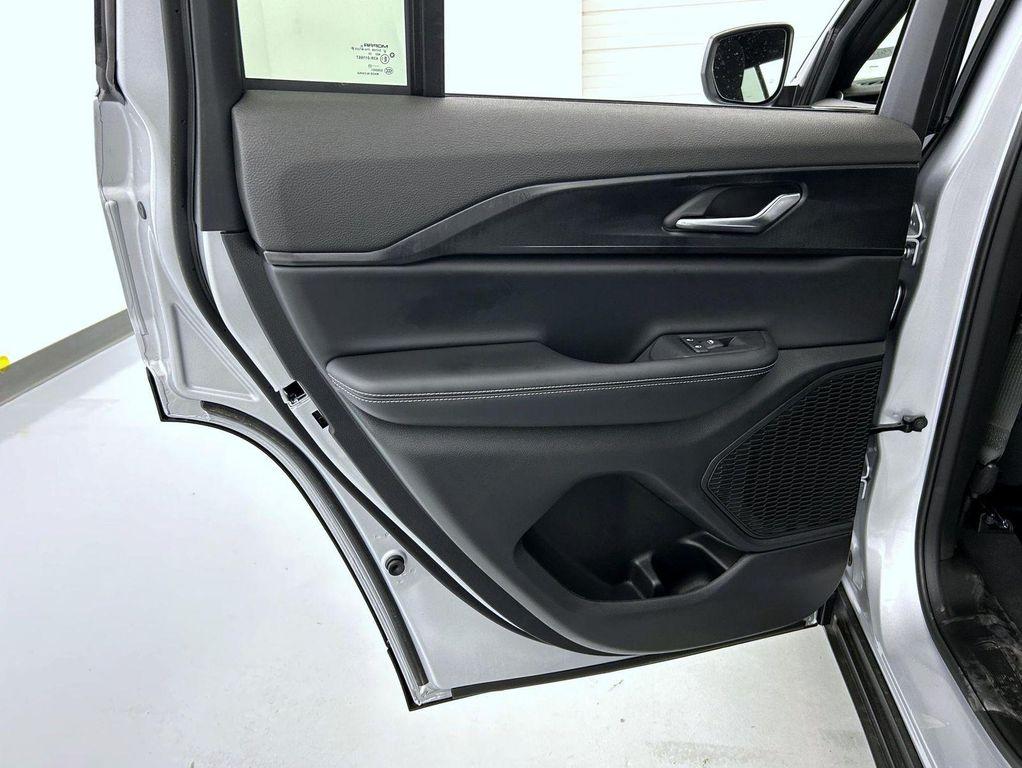new 2025 Jeep Grand Cherokee car, priced at $35,847