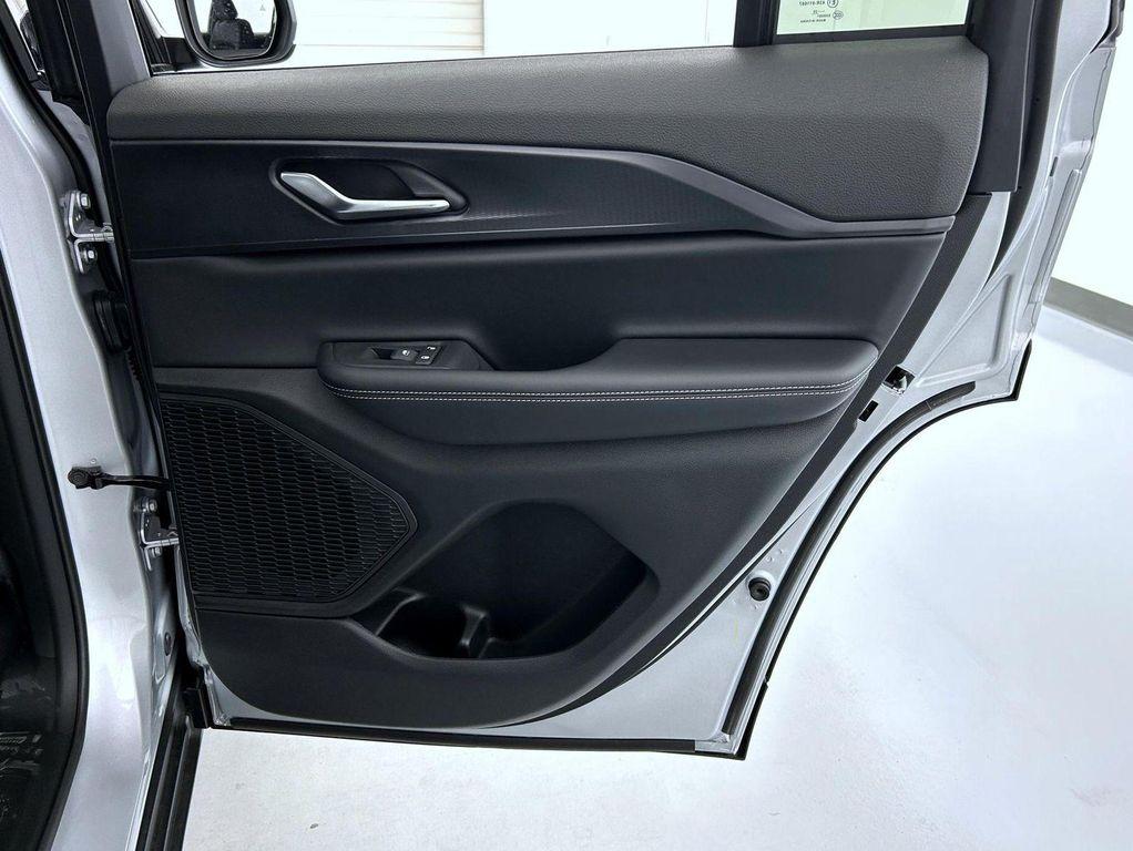 new 2025 Jeep Grand Cherokee car, priced at $35,847