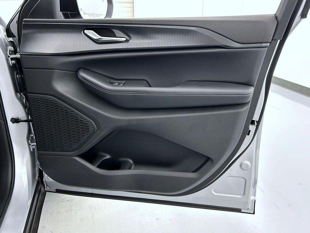 new 2025 Jeep Grand Cherokee car, priced at $35,847