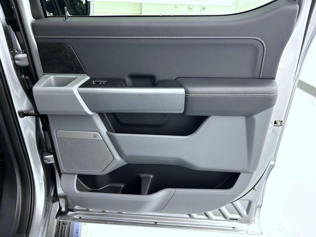 new 2025 Ford F-150 Lightning car