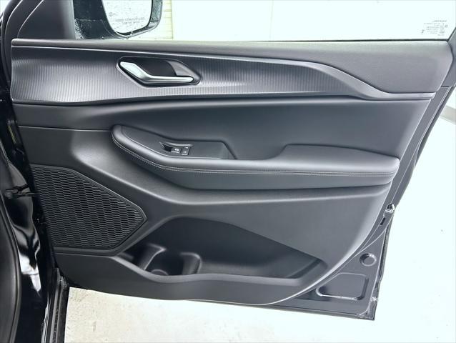 new 2025 Jeep Grand Cherokee car, priced at $40,499
