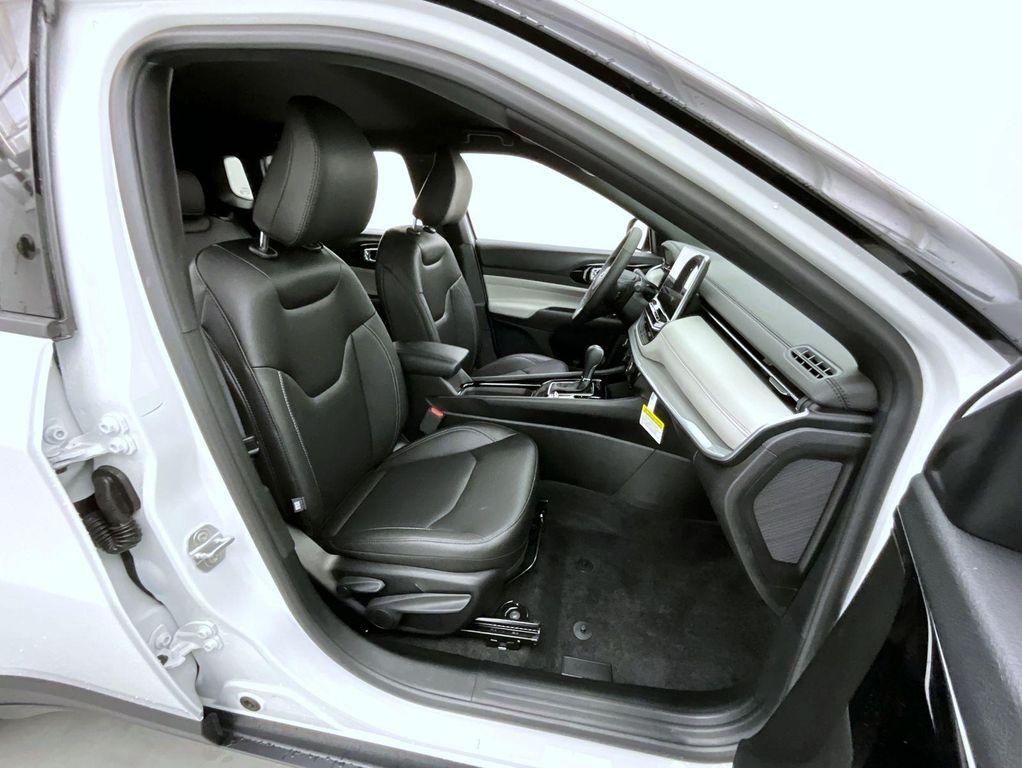 new 2025 Jeep Compass car, priced at $29,801