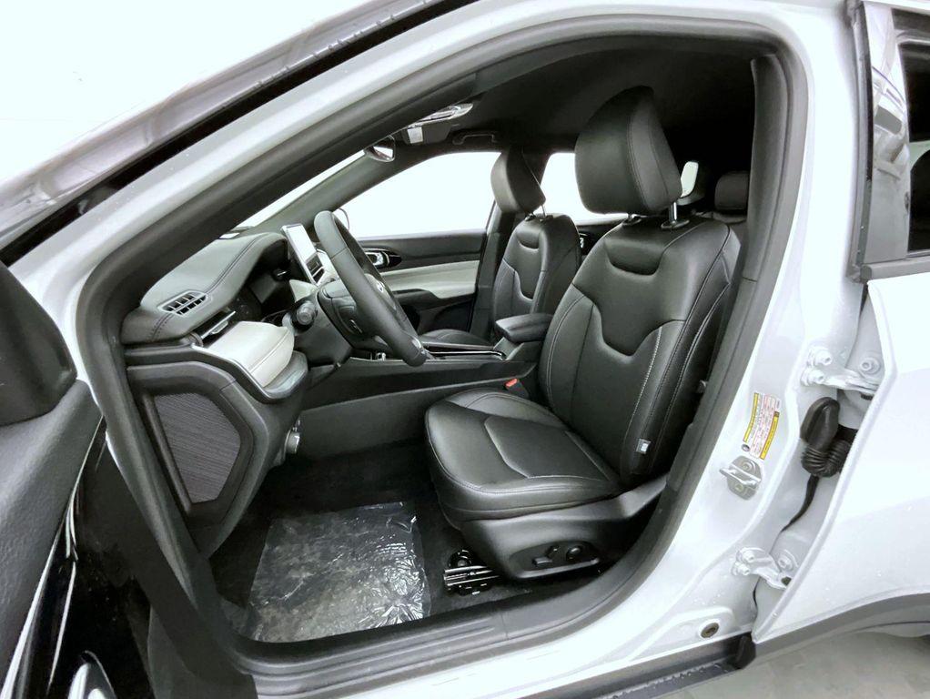 new 2025 Jeep Compass car, priced at $29,801