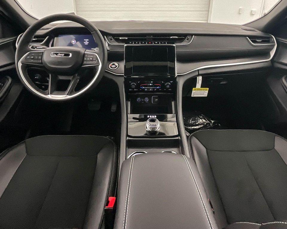 new 2025 Jeep Grand Cherokee car, priced at $42,454