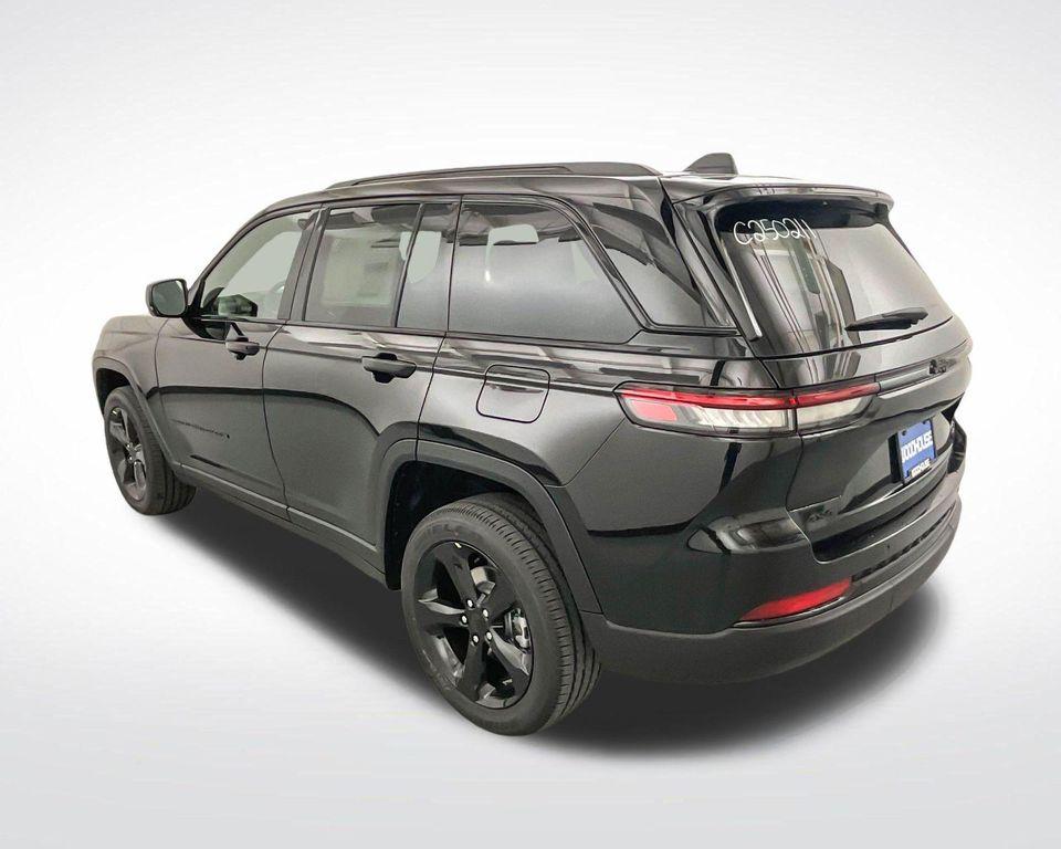 new 2025 Jeep Grand Cherokee car, priced at $42,454