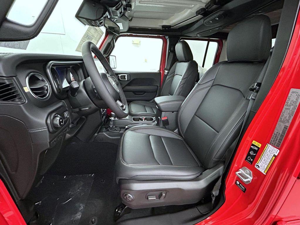 new 2025 Jeep Gladiator car, priced at $40,773