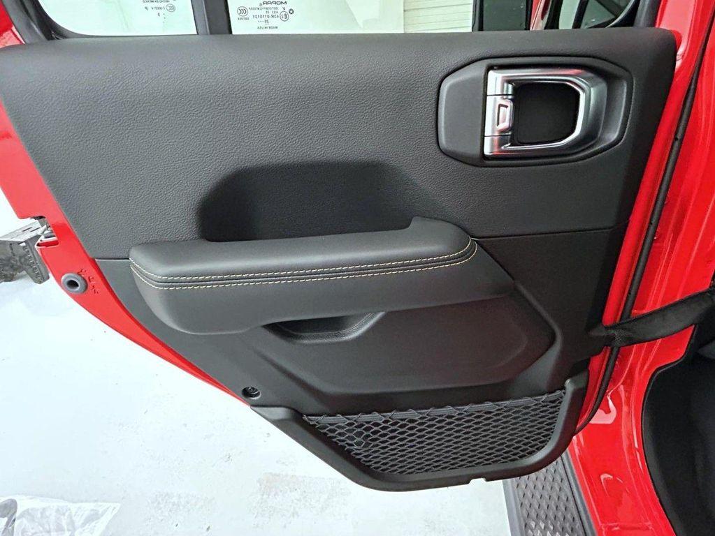 new 2025 Jeep Gladiator car, priced at $40,773