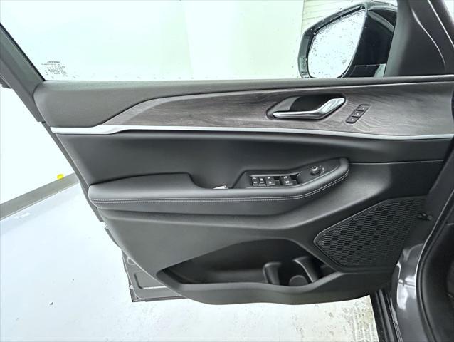new 2025 Jeep Grand Cherokee car, priced at $41,980