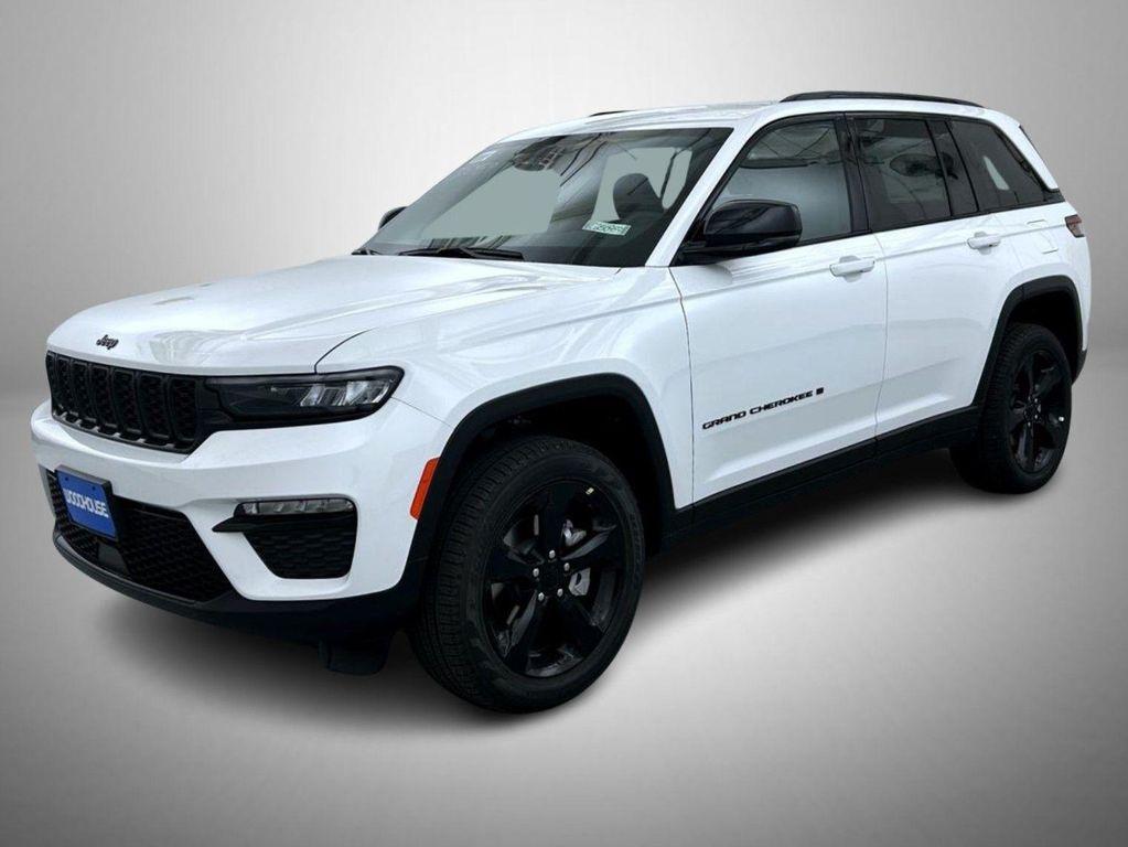 new 2025 Jeep Grand Cherokee car, priced at $45,652