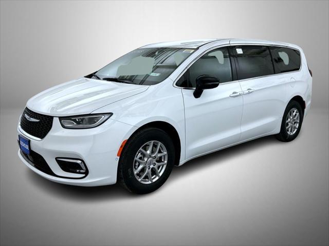 new 2025 Chrysler Pacifica car, priced at $45,404