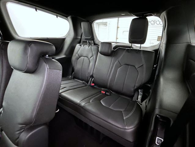 new 2025 Chrysler Pacifica car, priced at $45,404