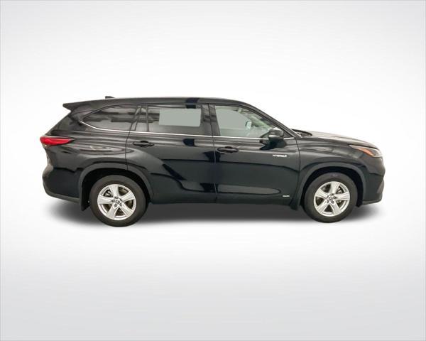 used 2021 Toyota Highlander Hybrid car, priced at $32,009