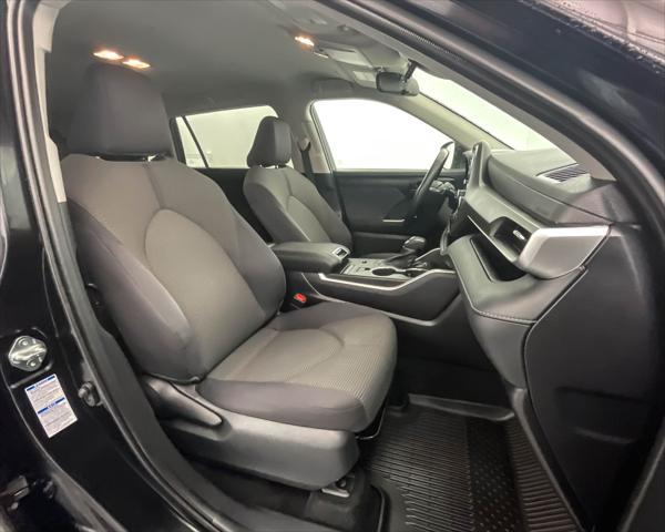 used 2021 Toyota Highlander Hybrid car, priced at $32,009