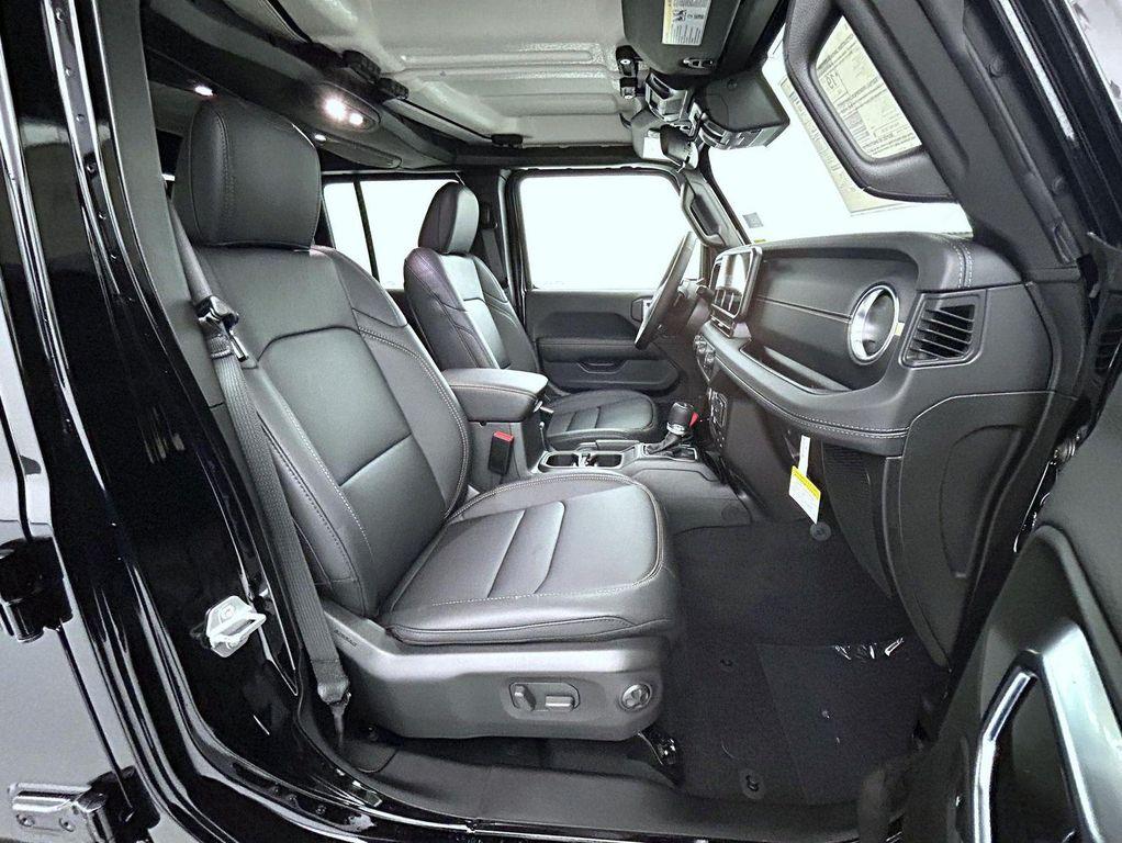 new 2025 Jeep Gladiator car, priced at $41,773