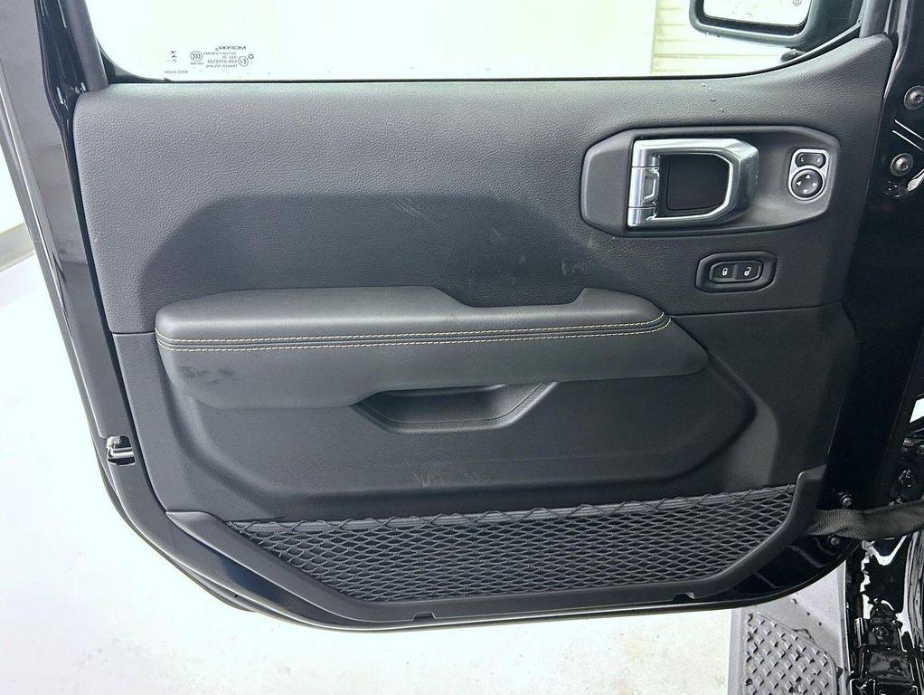 new 2025 Jeep Gladiator car, priced at $41,773