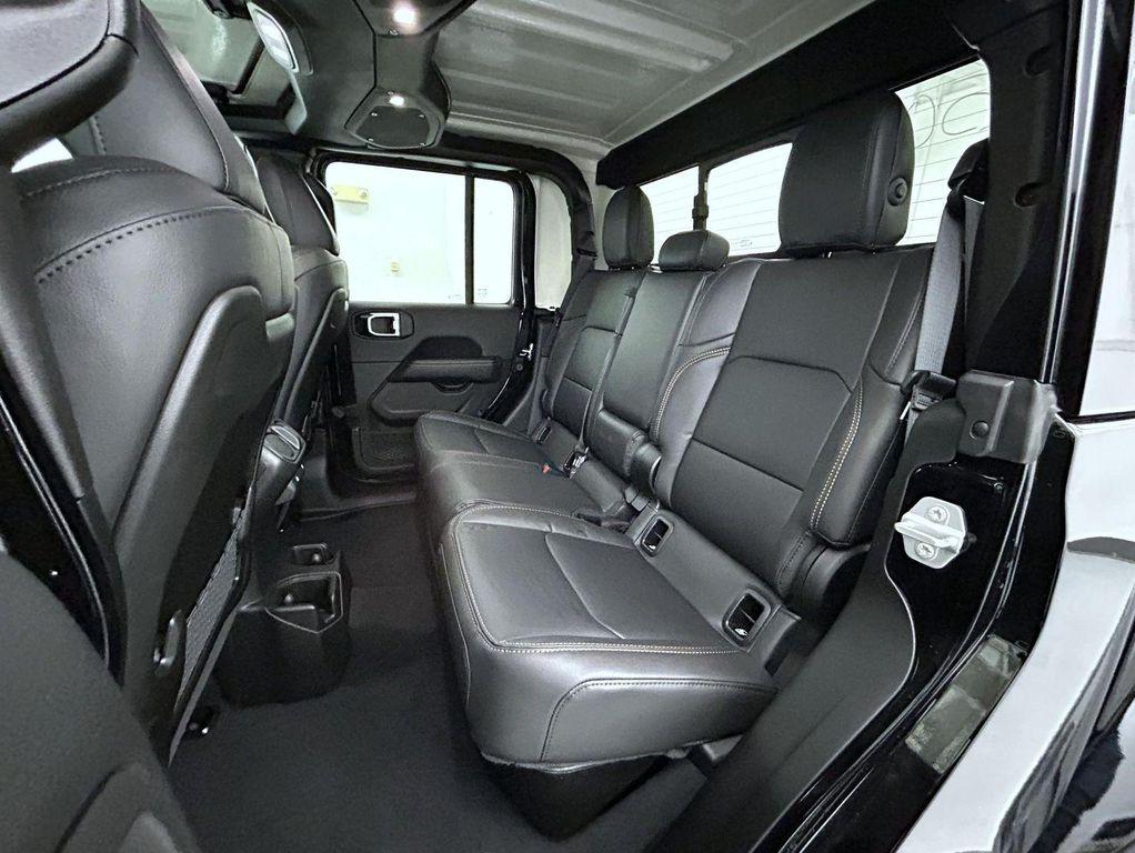 new 2025 Jeep Gladiator car, priced at $41,773