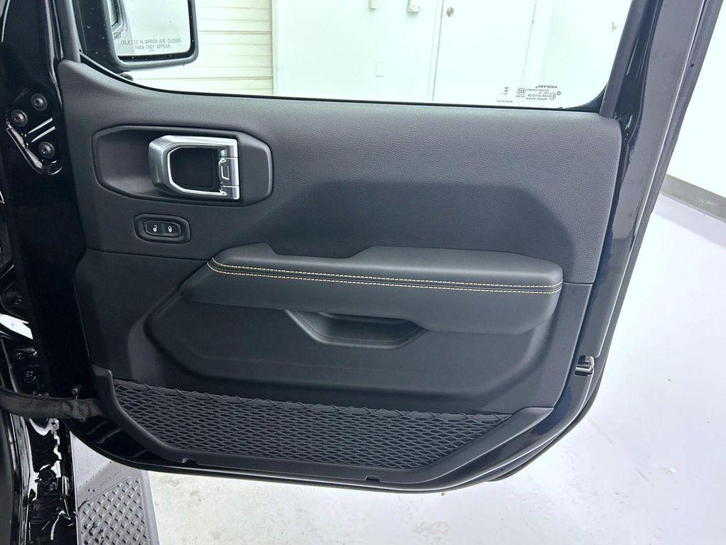 new 2025 Jeep Gladiator car, priced at $41,773