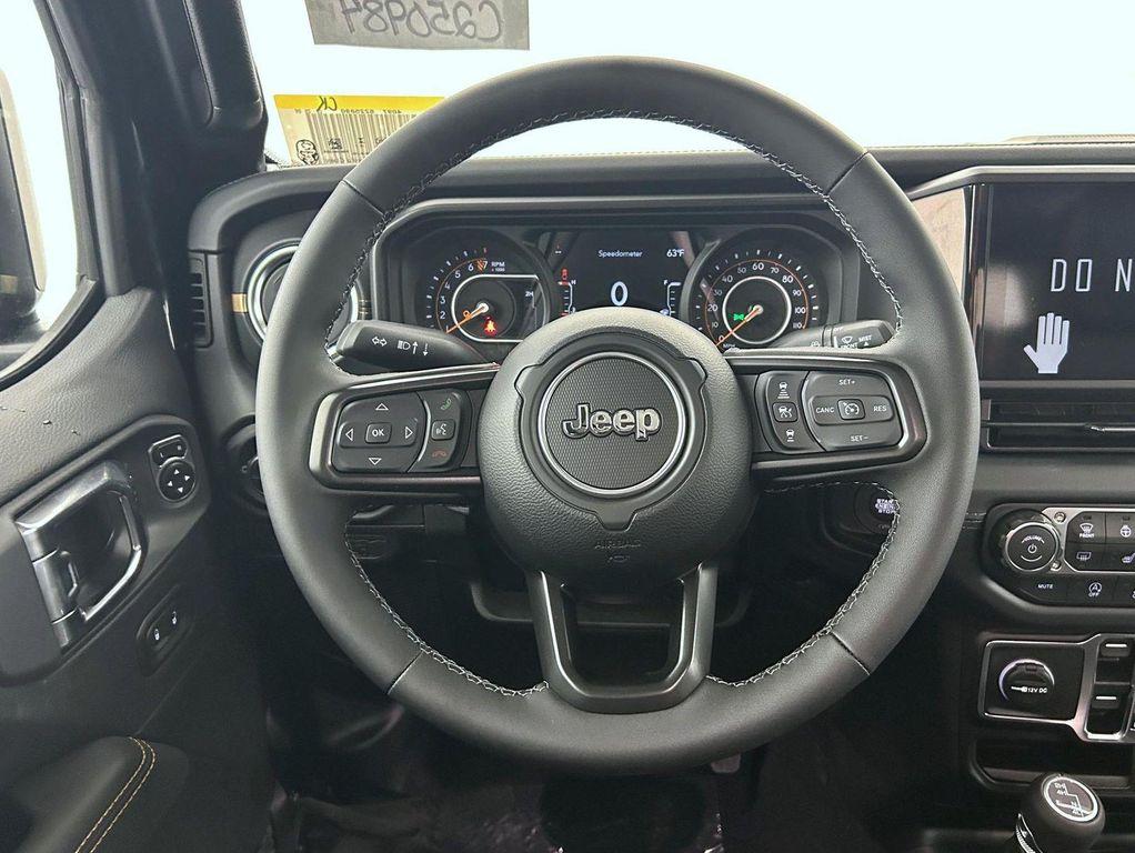 new 2025 Jeep Gladiator car, priced at $41,773