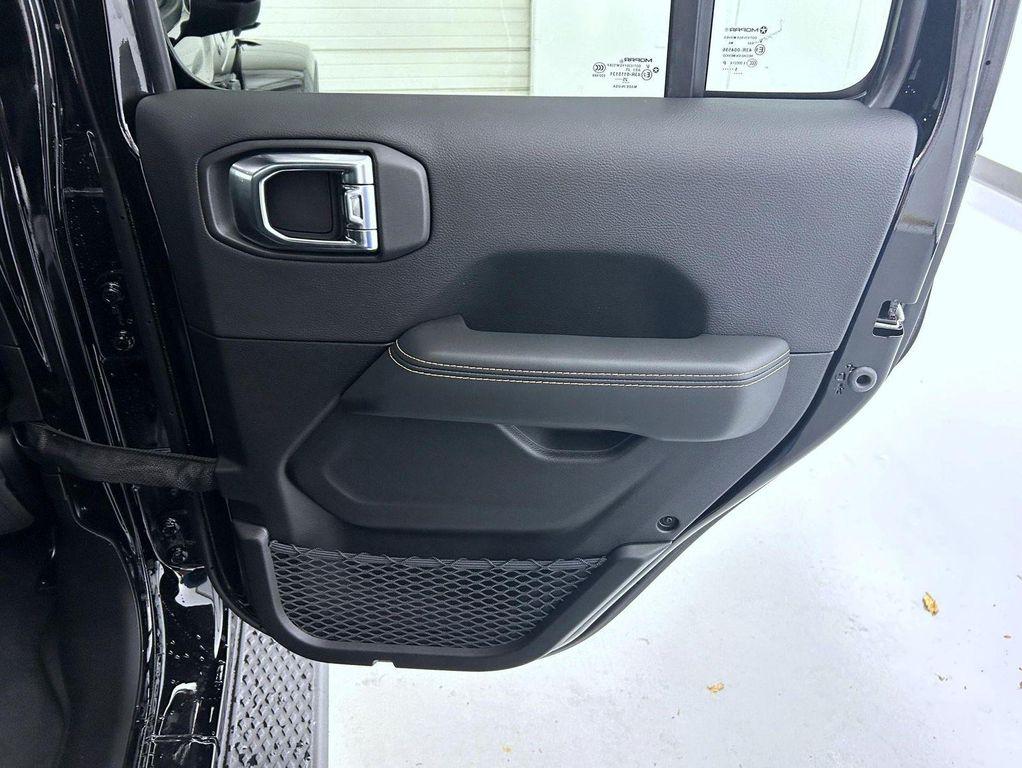 new 2025 Jeep Gladiator car, priced at $41,773