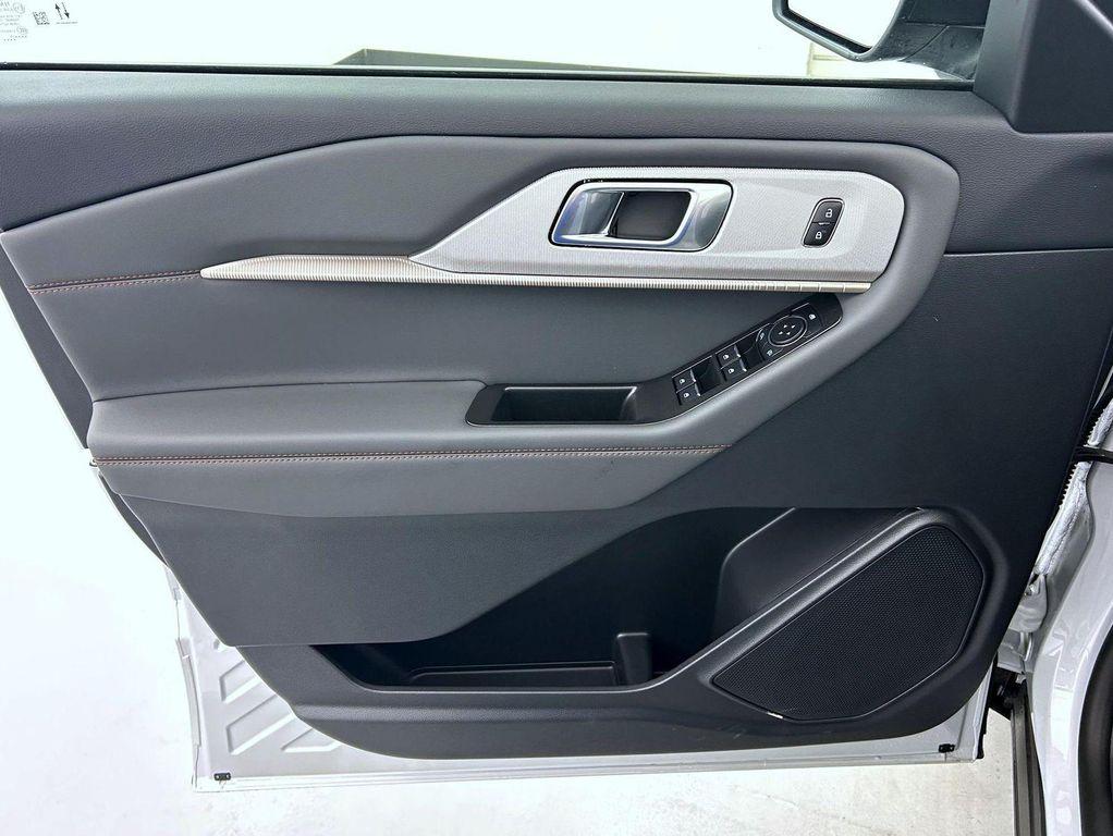 new 2025 Ford Explorer car