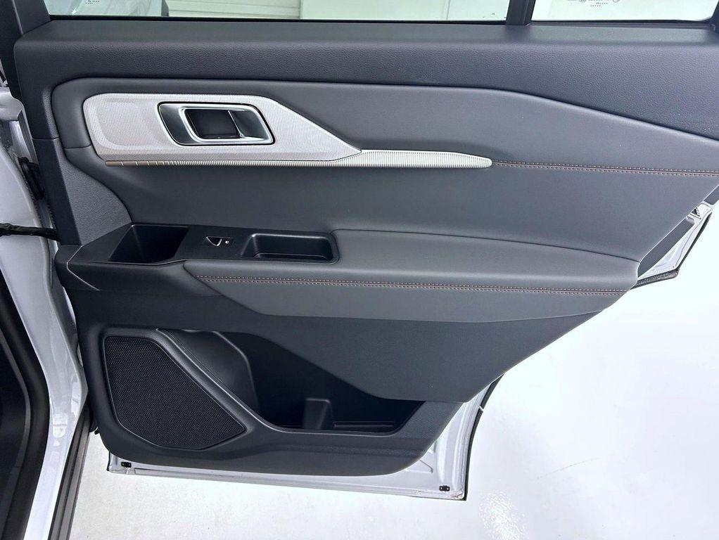 new 2025 Ford Explorer car