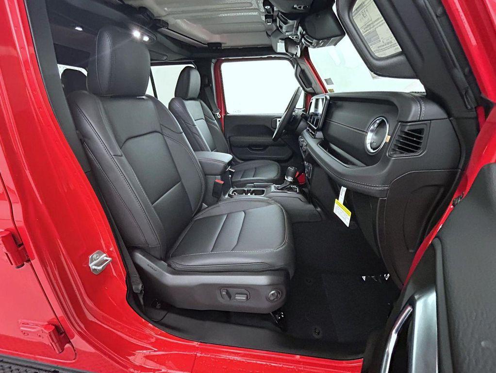 new 2025 Jeep Gladiator car, priced at $40,646