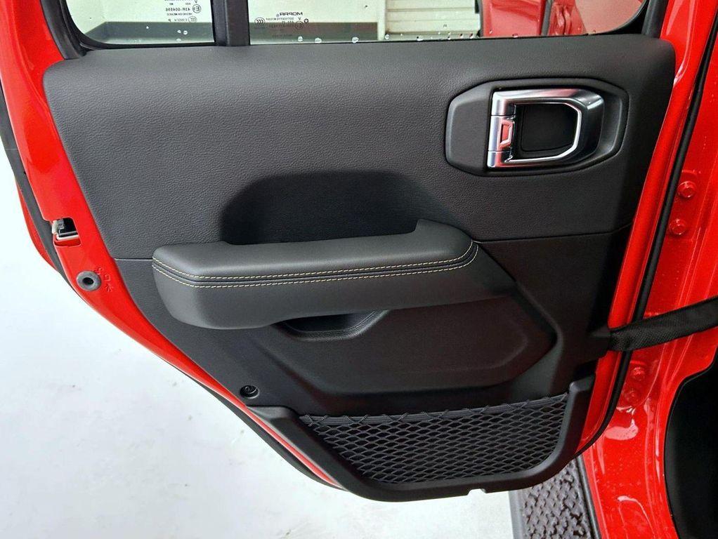 new 2025 Jeep Gladiator car, priced at $40,646