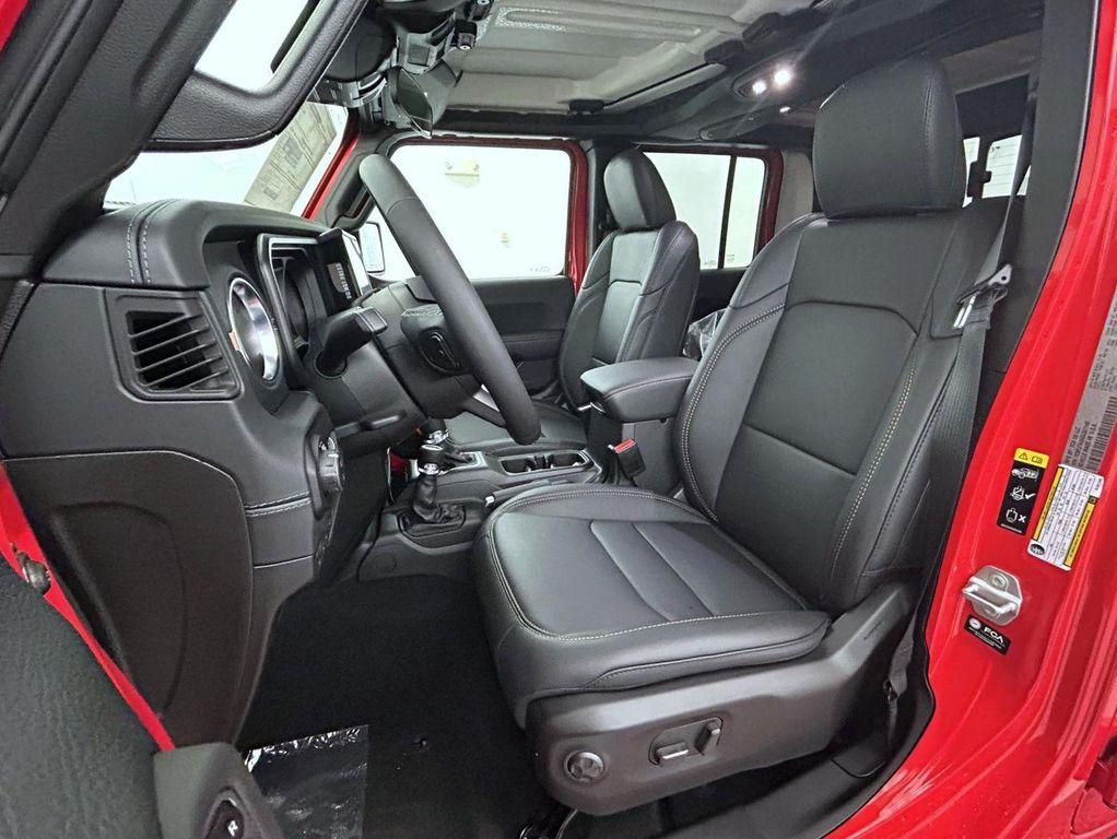 new 2025 Jeep Gladiator car, priced at $40,646