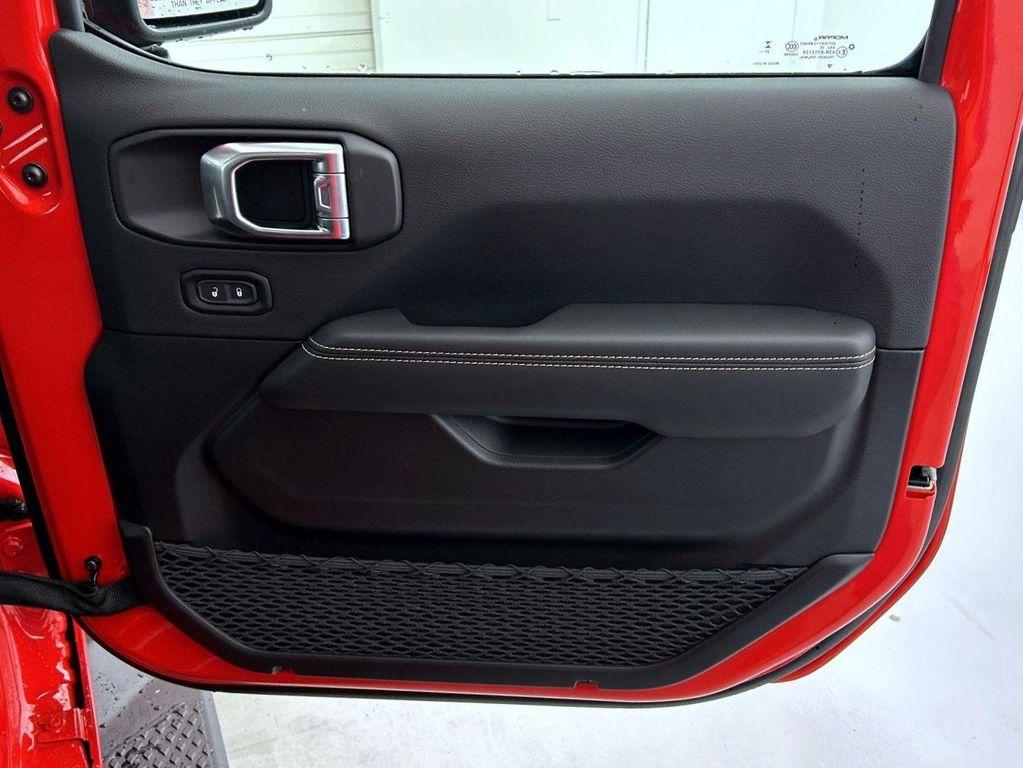 new 2025 Jeep Gladiator car, priced at $40,646