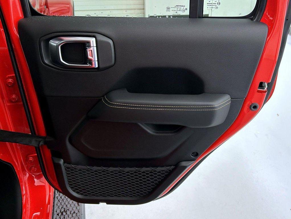 new 2025 Jeep Gladiator car, priced at $40,646