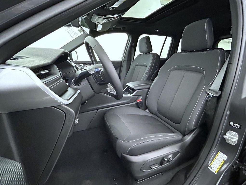 new 2025 Jeep Grand Cherokee car, priced at $36,500