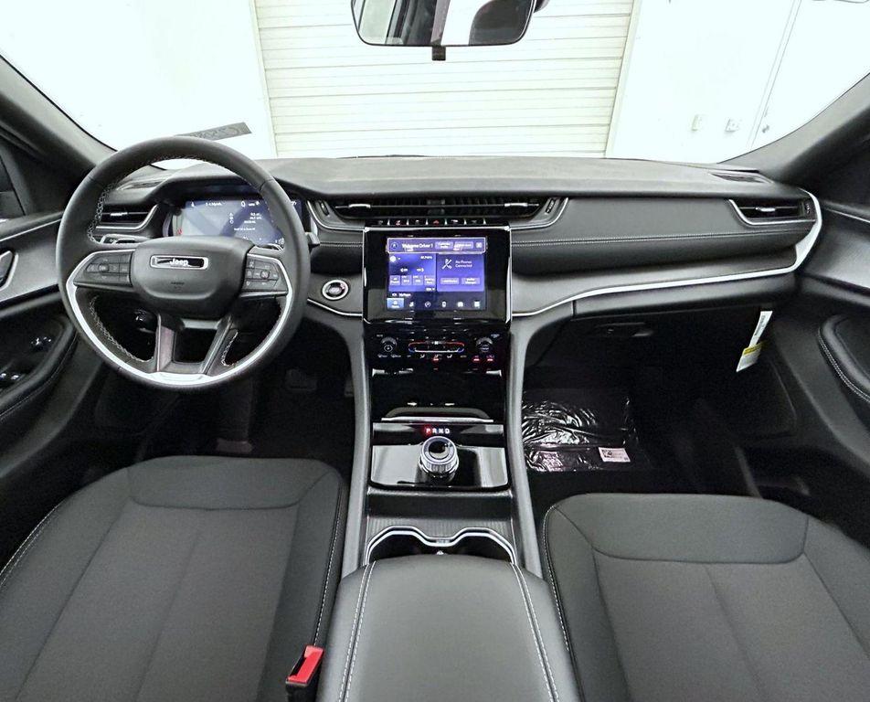 new 2025 Jeep Grand Cherokee car, priced at $36,500