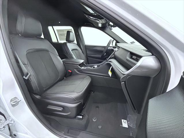 new 2025 Jeep Grand Cherokee car, priced at $40,585