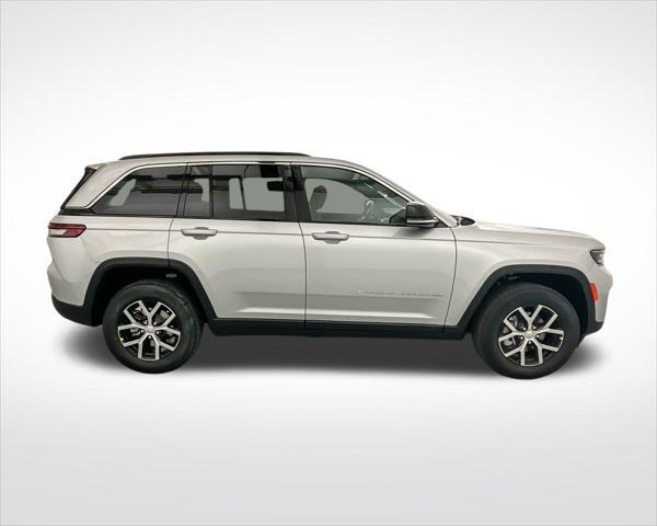 new 2025 Jeep Grand Cherokee car, priced at $43,340