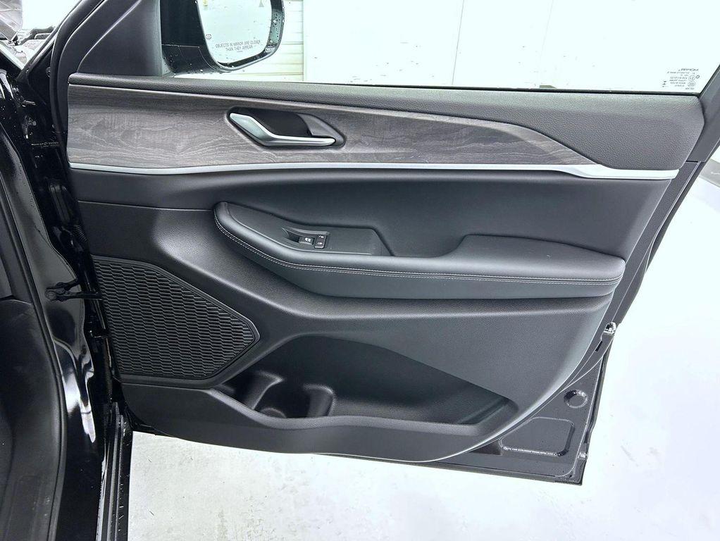 new 2025 Jeep Grand Cherokee L car, priced at $43,574