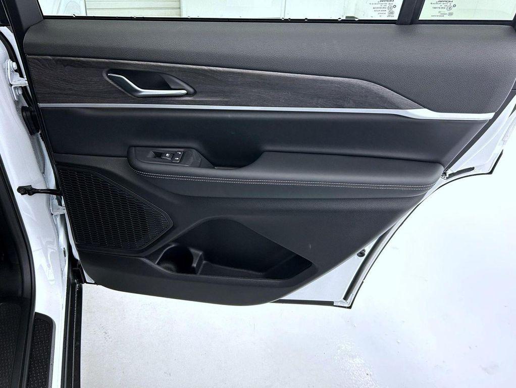 new 2025 Jeep Grand Cherokee L car, priced at $45,927