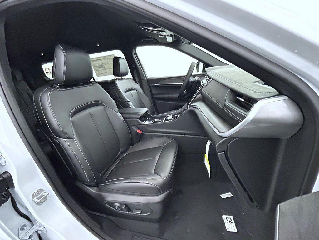 new 2025 Jeep Grand Cherokee L car, priced at $45,927
