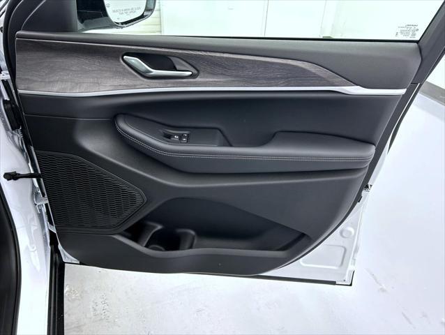 new 2025 Jeep Grand Cherokee L car, priced at $49,101