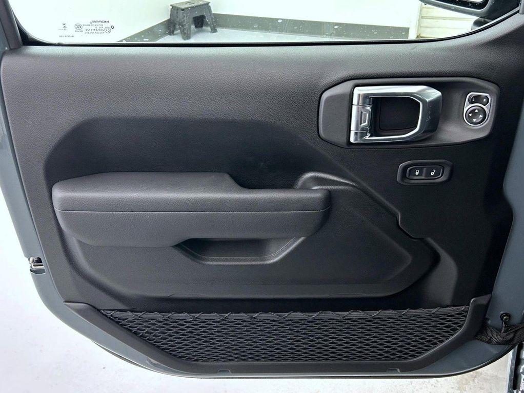new 2025 Jeep Wrangler car, priced at $43,826