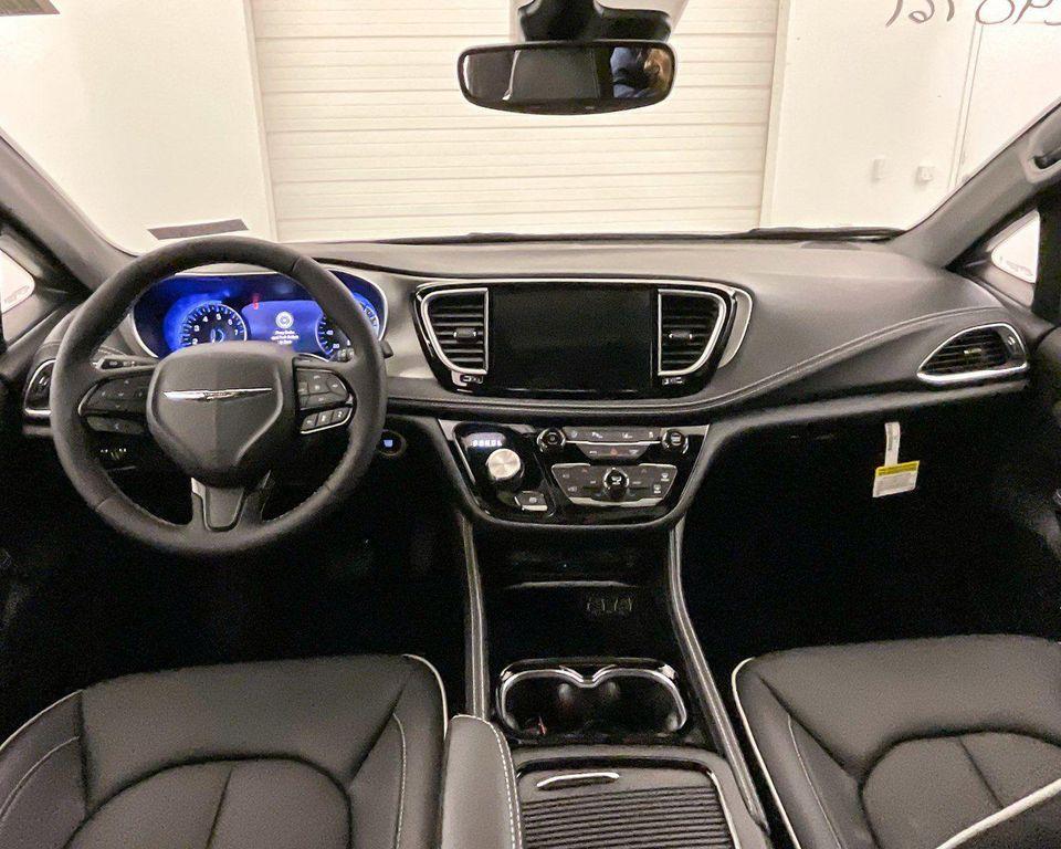 new 2024 Chrysler Pacifica car, priced at $51,246